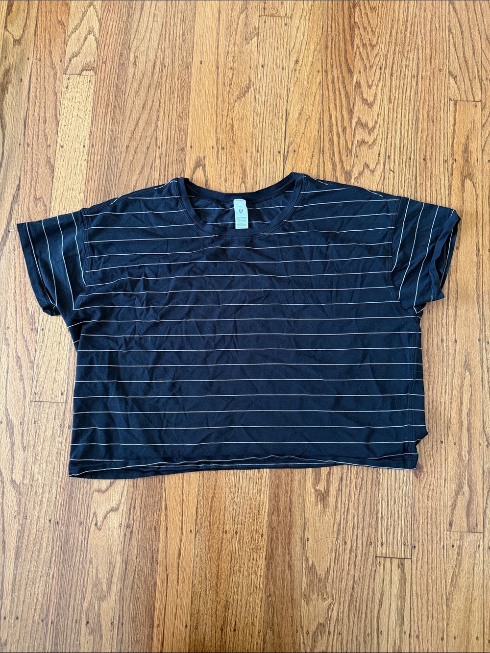 Lululemon Cates Crop Tee 8 - Picture 3 of 8